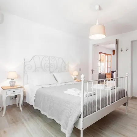 Villa Garu - Beautiful Walking Distance To *