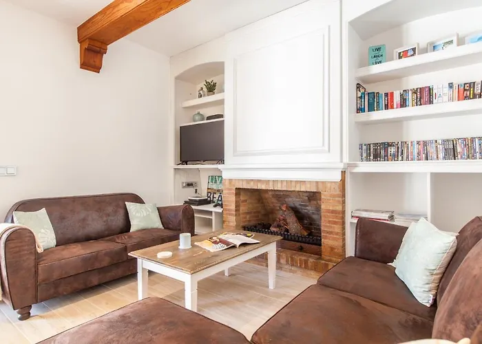 Garu - Beautiful Walking Distance To