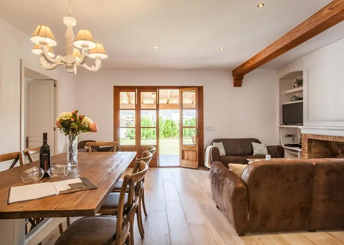 Garu - Beautiful Walking Distance To Villa