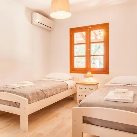 Villa Garu - Beautiful Walking Distance To