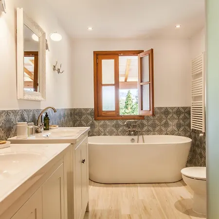 Garu - Beautiful Walking Distance To *