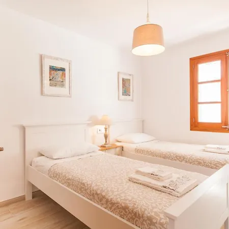 Garu - Beautiful Walking Distance To