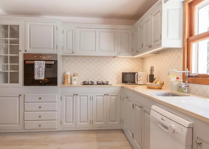 Garu - Beautiful Walking Distance To *