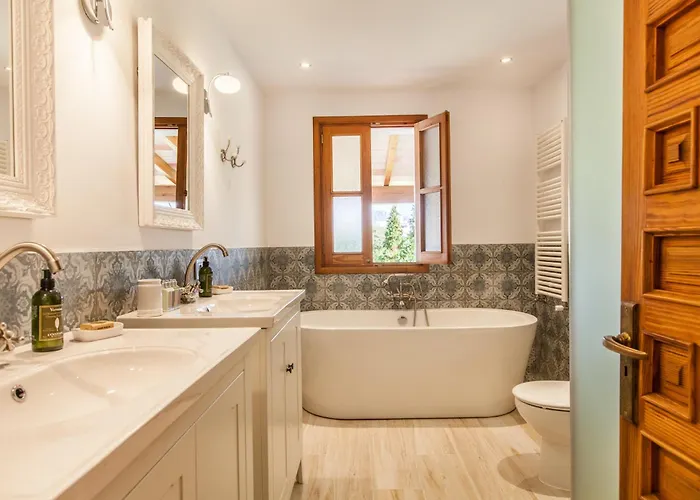 Garu - Beautiful Walking Distance To *