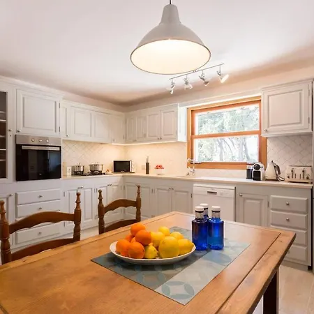 Villa Garu - Beautiful Walking Distance To