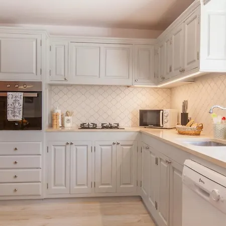 Garu - Beautiful Walking Distance To *