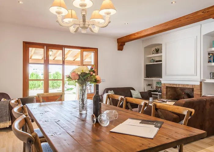 Garu - Beautiful Walking Distance To *